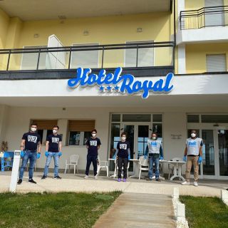Un albergo in aiuto