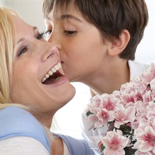 Un’azalea per la mamma