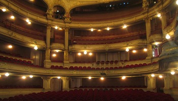 Solidarietà a teatro