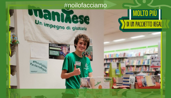 Un pacchetto regalo 2023