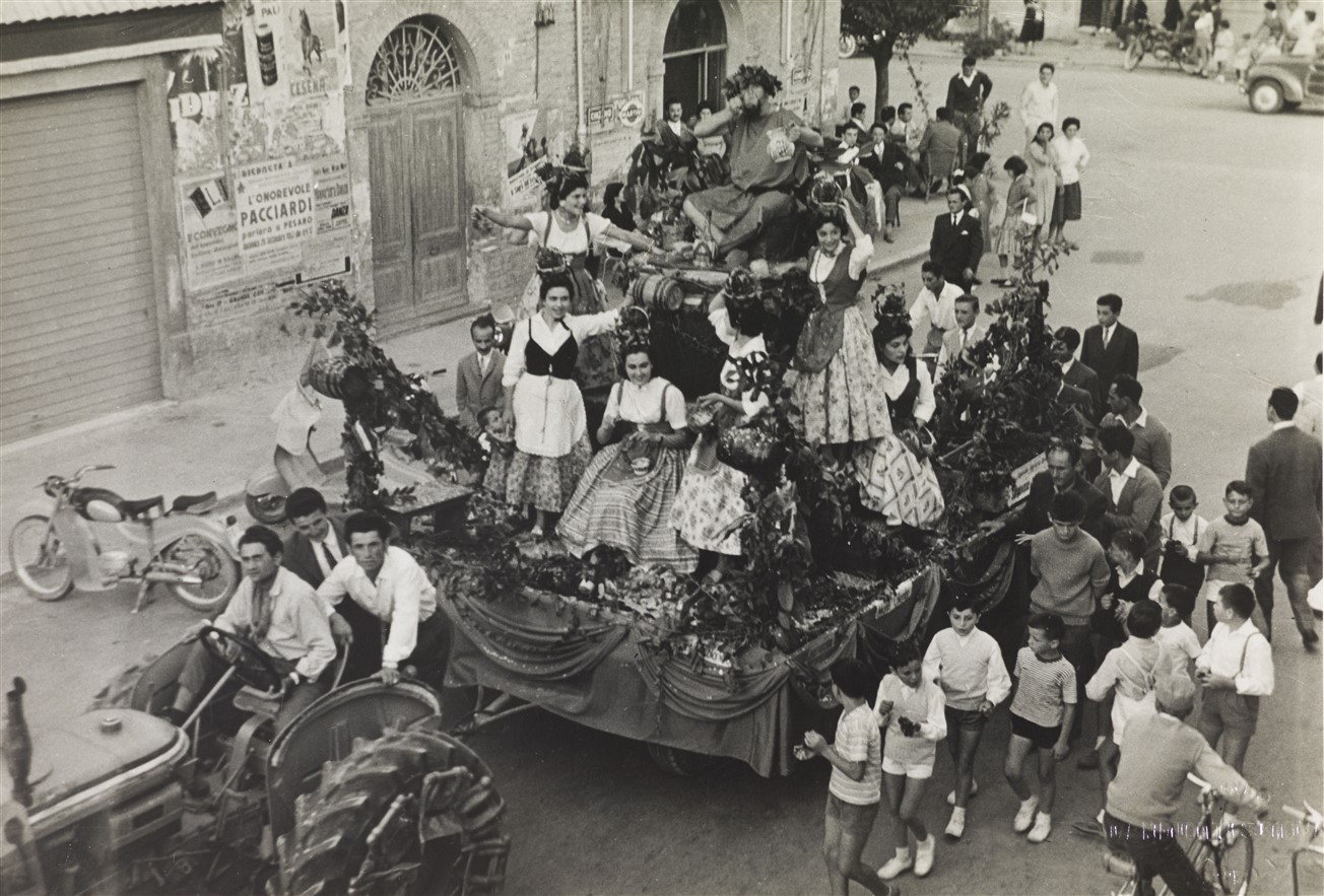 Carro di Monte Colombo Festa a Morciano Foto storica dei carri addobbati per la Festa dell'uva in Valconca