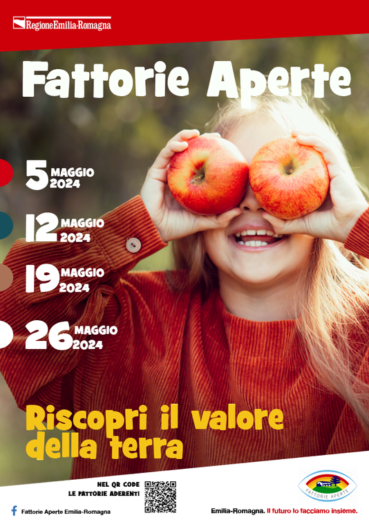Foto raffigurante bambina con davanti agli occhi due mele rosse.