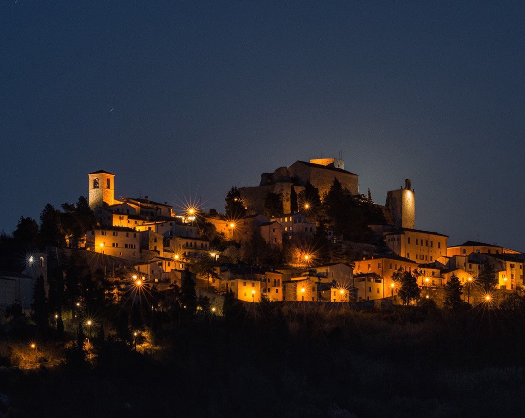 Eclissi alla Rocca Verucchio di notte.